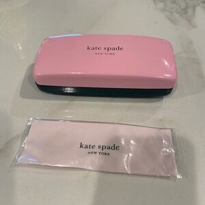 KATE SPADE PINK SUNGLASS CASE E CLEANING CLOTH NEW!
CLAMSHELL